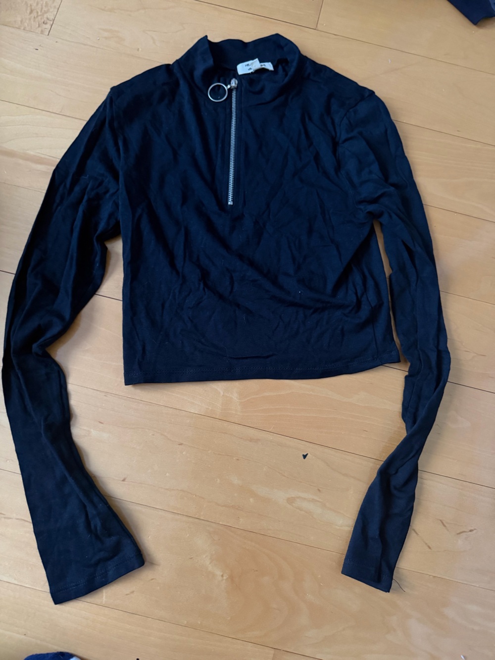 Heart Hips Black Long Sleeve Crop Top with Ring-Zip